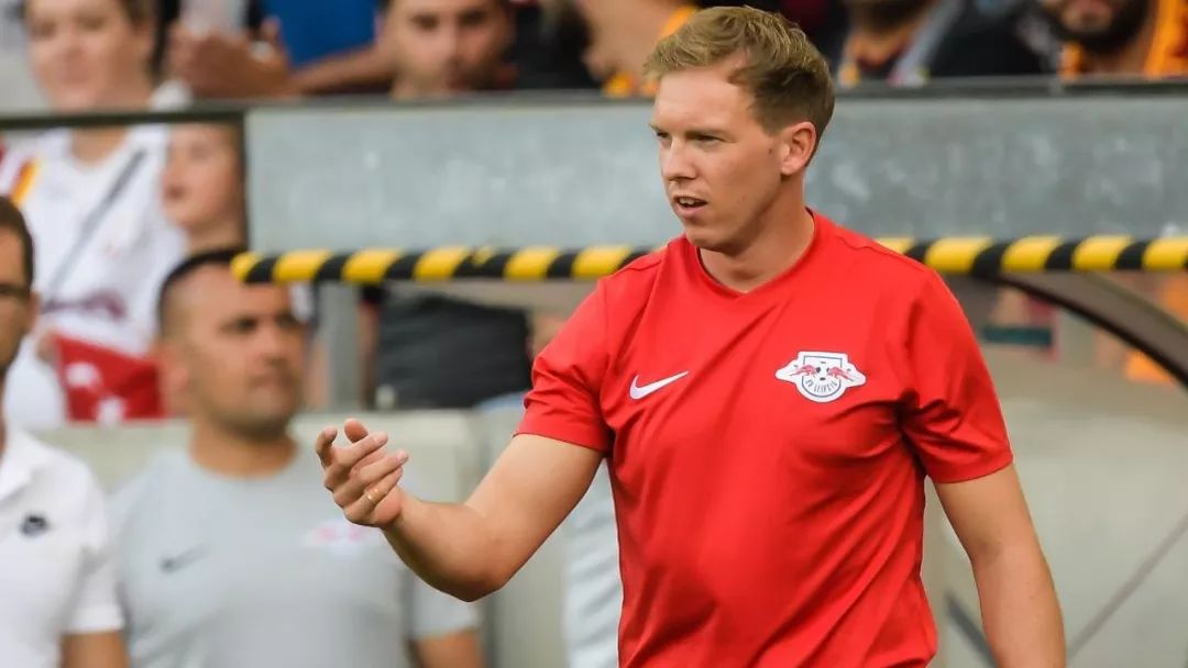  沙尔克04,换帅如换刀新帅首秀率队战胜斯图加特