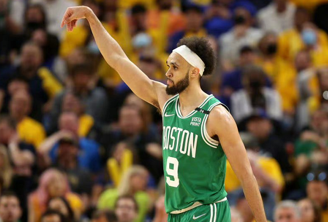  杰伦布朗末节爆发，凯尔特人逆转76人登顶东部榜首